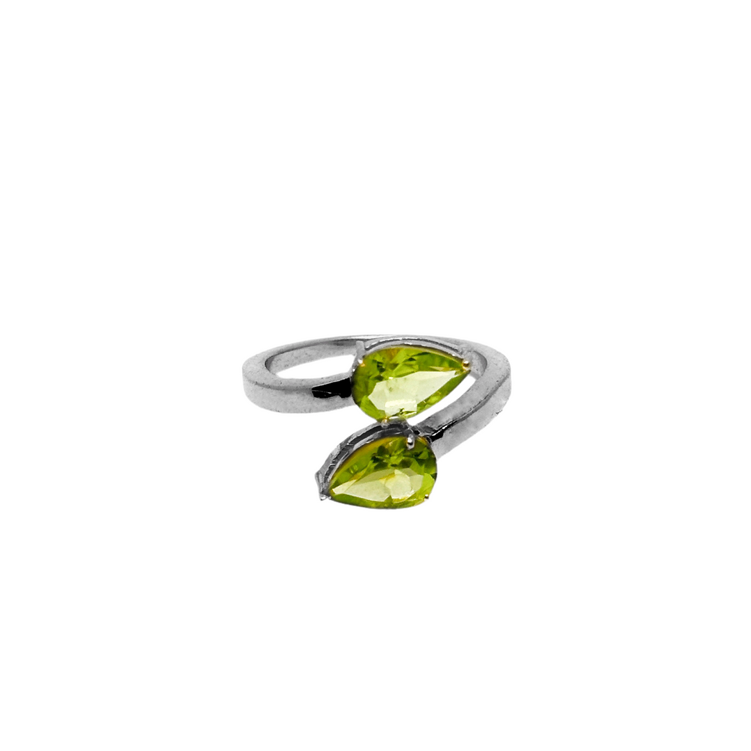 Classic Toi-et-Moi Peridot ring